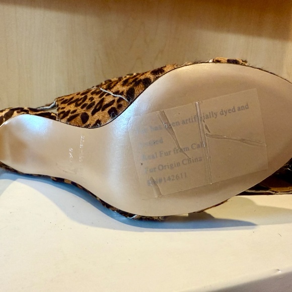 NWT Charles David Crosser Calf Hair Leopard Print Open Toe Heels - Picture 12 of 15